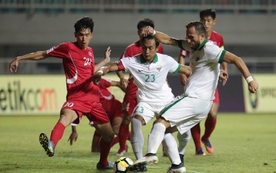 Ilija Spasojevic belum mampu memanfaatkan kesempatan untuk mencetak gol ke gawang Korea Utara. (Chandra Satwika/Jawa Pos)