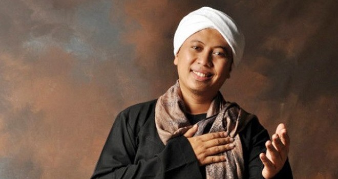 Penyanyi religi Opick.