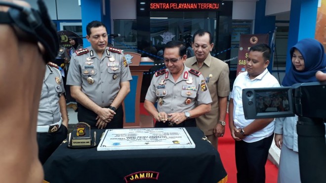 Kapolda Resmikan Gedung Sentra Pelayanan Lalu Lintas Terpadu Ditlantas Polda Jambi.