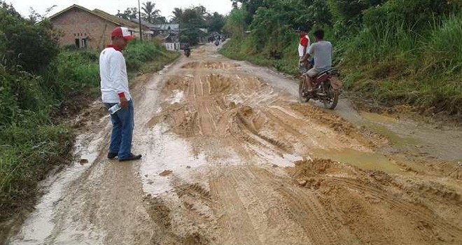 Kondisi jalan menuju Lapas Sarolangun.