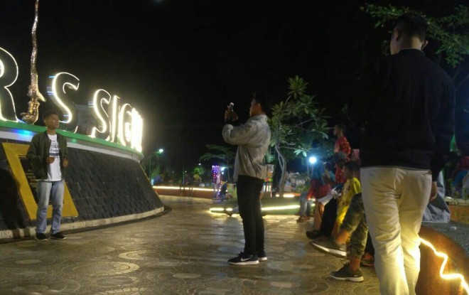 Taman Tugu Keris Siginjai jadi Tempat Ngumpul dan Bersantai para Anak Muda.