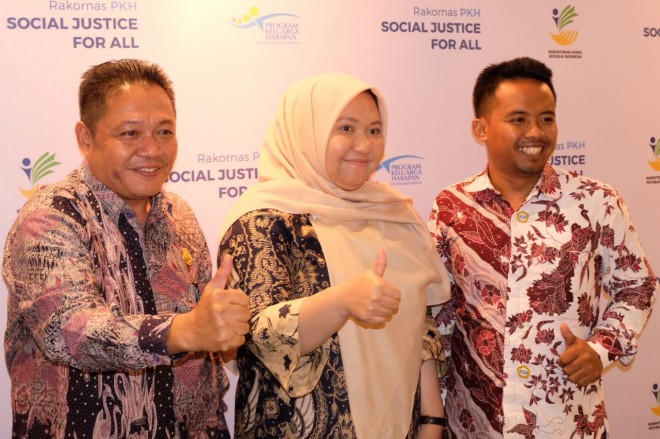 Bupati bersama Kadis Sosial muarojambi