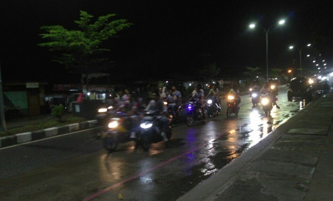 Siswa-siswi SMAN 5 Kota Jambi Konvoi di Jalanan Rayakan Kelulusan.