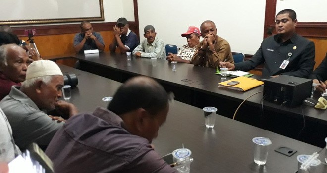 Warga Tuntut Ganti Rugi Lahan Terkait Pelebaran Jalan di Seberang.