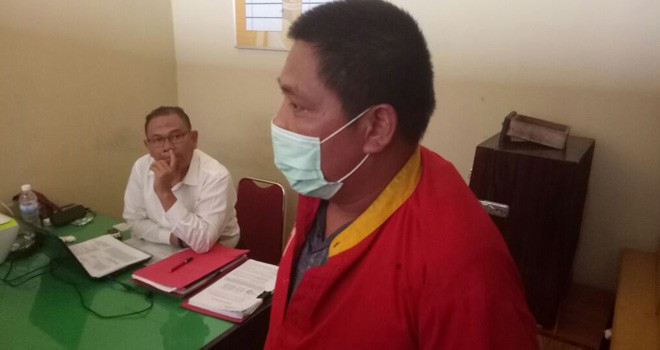 Tesangka Romzi Putra saat diperiksa penyidik Unit Pidum Satreskrim Polres Batanghari di Polres Batanghari, Selasa (8/5).   