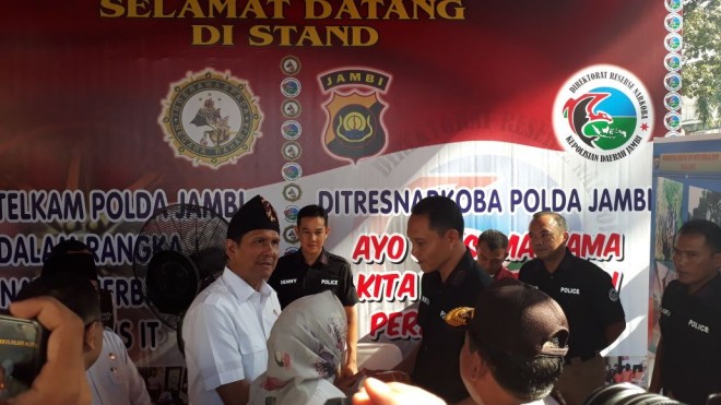 Menpan RB saat melakukan pengecekan Satker Polda Jambi.
