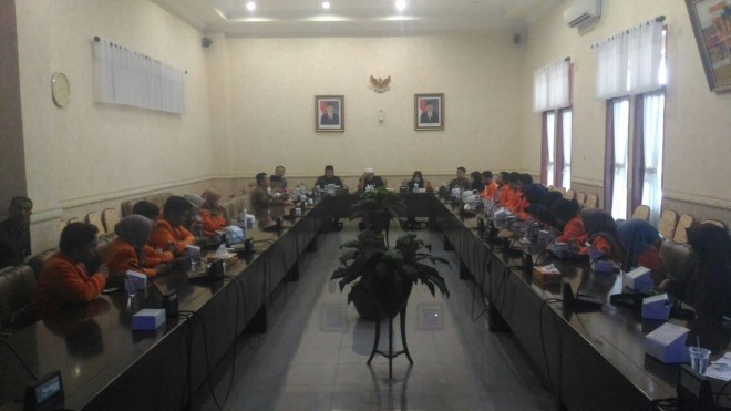 Suasana Komisi IV DPRD Provinsi Jambi menerima kunjungan pendidikan mahasiswa Fisipol di DPRD Provinsi Jambi