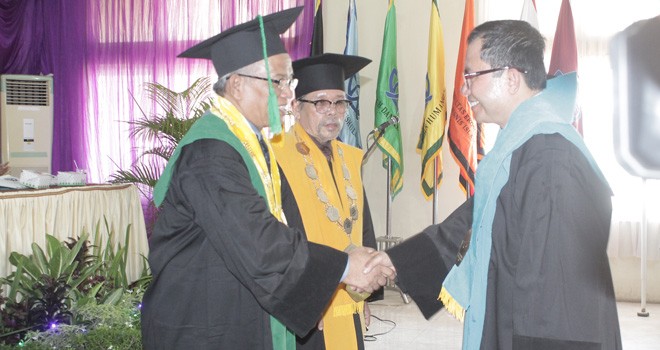 Ketua Senat dan Rektor saat pengukuhan Prof. Dr. H. Suaidi,MA,Ph.D. 