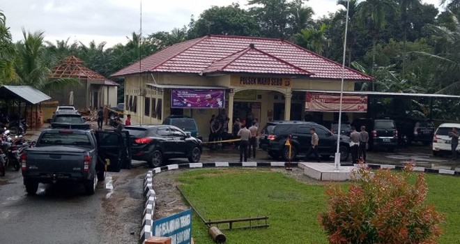 Kantor Polsek Maro Sebo diserang orang tak dikenal.