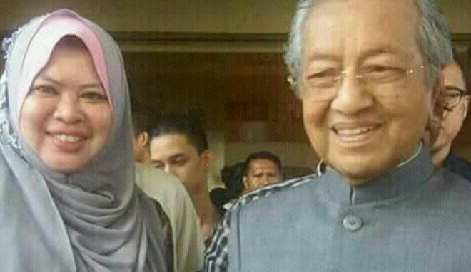  Rina Harun dengan Mahathir Mohamad.
