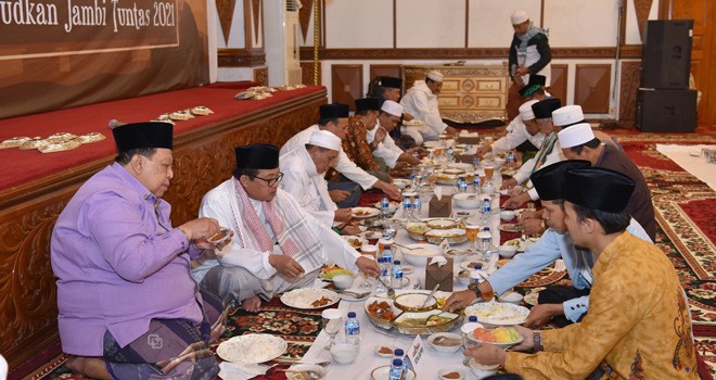 Plt Gubernur Jambi Buka Bersama Dengan Tokoh Agama.