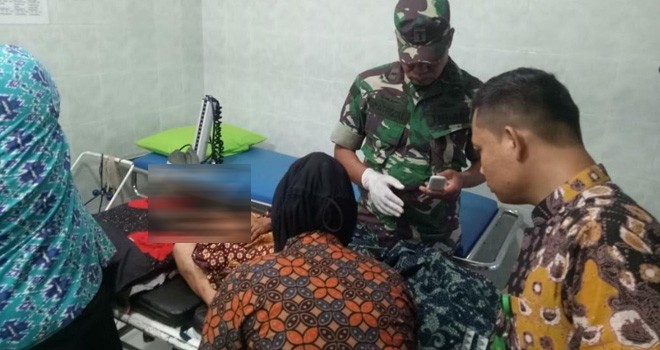 Warga Pungut Mudik Kerinci saat menjalani pengobatan.