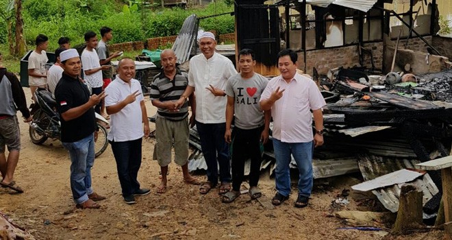 Tim Fasha-Maulana saat Sambangi Korban Kebakaran di Kenali Besar.