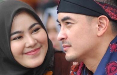 Zumi Zola dan istrinya Sherrin Tharia. Foto via instagram