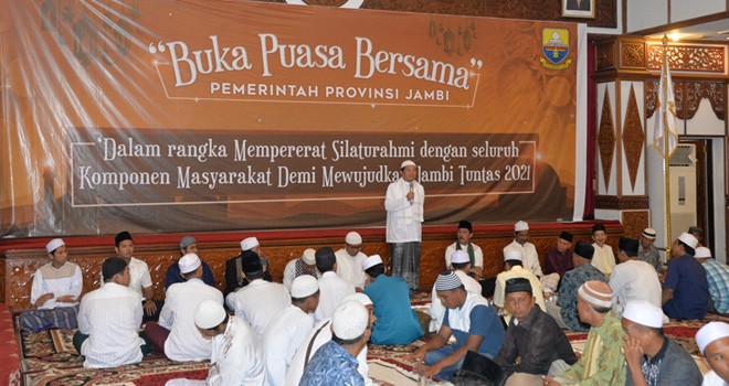 Plt Gubernur Jambi Buka Puasa Bersama dengan Kaum Duafa dan Tukang Ojek.
