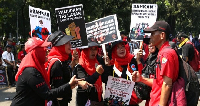 Guru honorer saat aksi unjuk rasa. Foto : JPNN