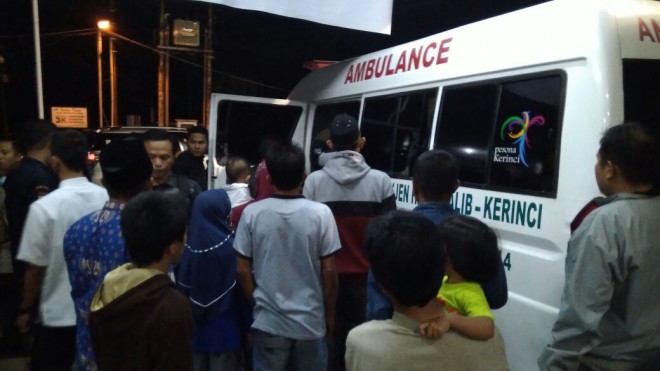 Satu keluarga menjadi korban kecelakaan lalu lintas di Jembatan Layang Sungai Penuh, Jumat (1/6). 