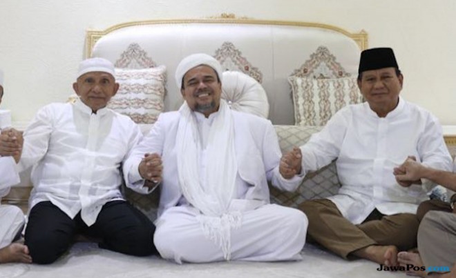 Amien Rais, Habib Rizieq dan Prabowo Subianto saat bersilaturahmi bersama di Makkah. (ist/JawaPos.com)