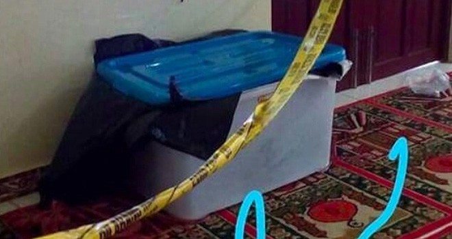 Mayat wanita dalam kotak plastik.