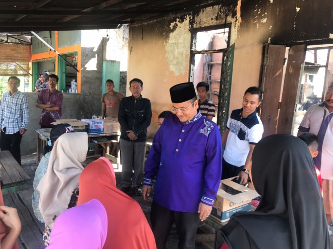 Maulana melihat langsung lokasi kebakaran yang terjadi Kamis siang (1/21/6), di RT 12 Kelurahan Rawasari, Kecamatan Alam barajo.