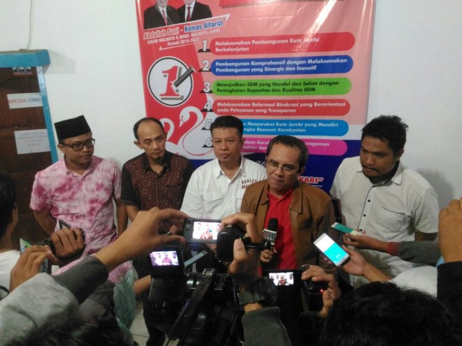 Posko pemenangan Sani - Izi.