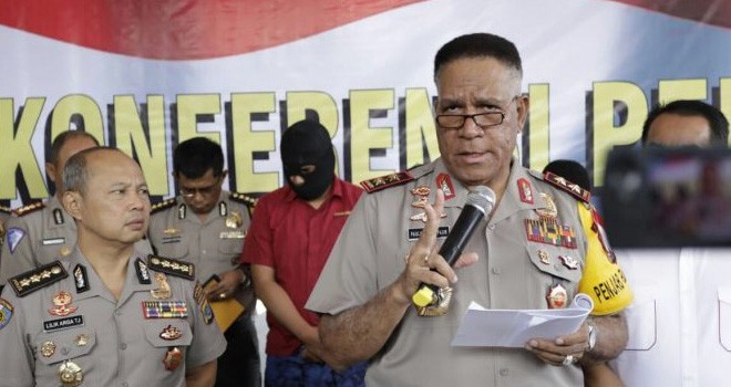 Kapolda Sumut Irjen Paulus Waterpauw dalam konferensi pers penetapan tersangka tragedi KM Sinar Bangun di Mapolda Sumut. Senin (25/6/2018)