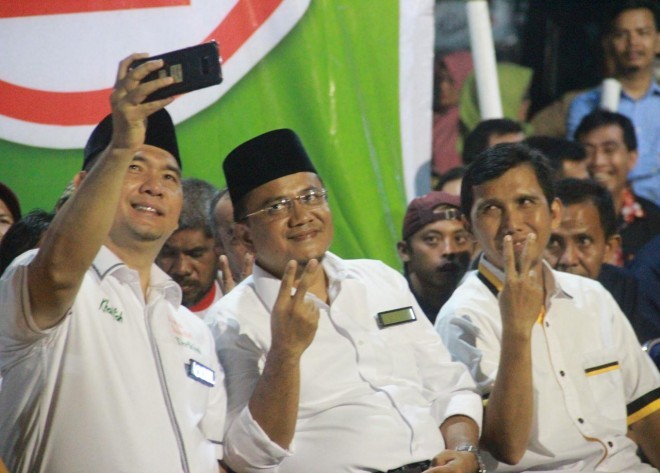 Pasangan calon Fasha-Maulana bersama Ketua DPD PKS Kota Jambi Heru Kusnanto