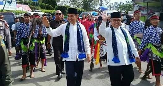 Pasangan Adirozal-Ami Taher.