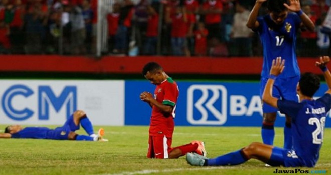 Semangat dan mental juara Thailand masih menjadi tembok kuat yang belum bisa ditaklukkan Garuda Nusantara. (Dipta Wahyu/Jawa Pos)