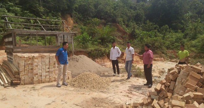 Tim Rumah Aspirasi H Bakri yang mewakili H Bakri sebagai Anggota DPR RI Dapil Jambi, juga diutus untuk melihat secara langsung program pembangunan yang dibiayai APBN.