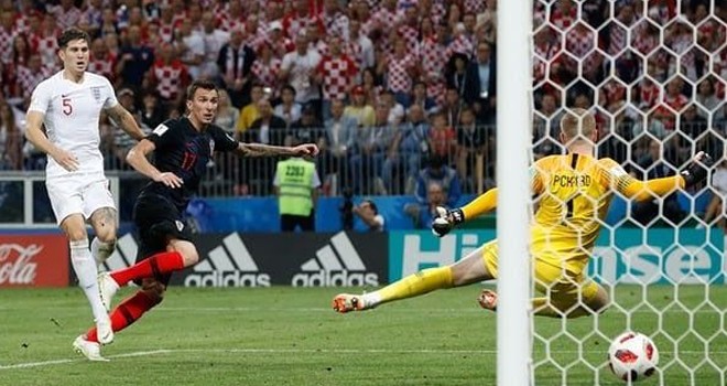 Mario Mandzukic mencetak gol kemenangan untuk Kroasia sekaligus menyingkirkan Inggris di babak semifinal Piala Dunia 2018 (net)