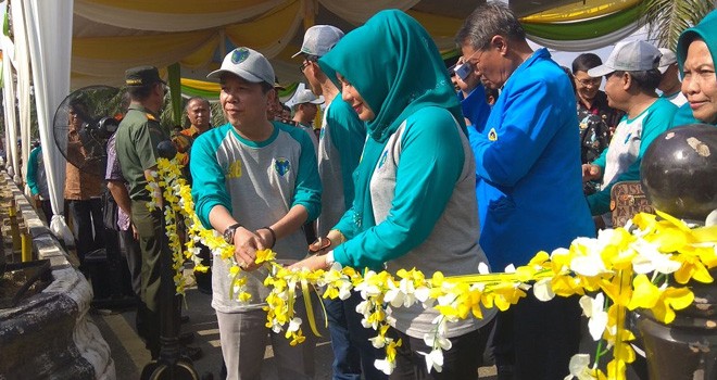 Bupati Batanghari Syahirsah Sy saat membuka peringatan dan pameran Hari Krida Pertanian (HKP) ke 46 Tingkat Provinsi Jambi. Kamis (12/07).