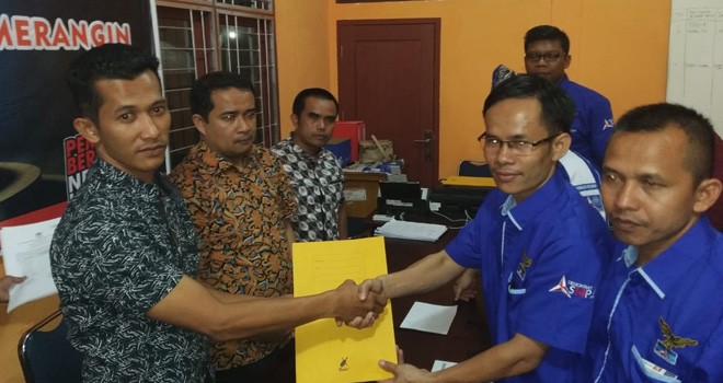 Demokrat saati mendaftarkan 35 Bacalegnya ke KPU Merangin.