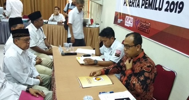 Pengurus DPD Partai Gerindra Provinsi Jambi saat mendaftarkan Bakal Calegnya ke KPU Provinsi Jambi, Selasa (17/7).