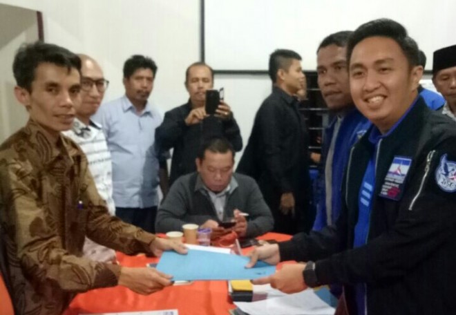 Partai Demokrat saat mendaftar ke KPU Kota.