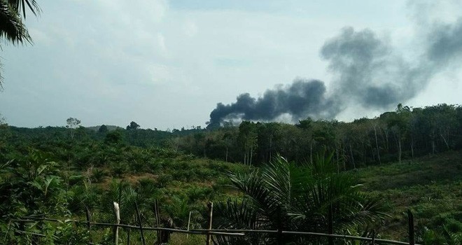 Sumur Minyak Ilegal di Bajubang yang Terbakar.