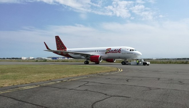 Batik Air resmi menerima pesawat baru tipe Airbus A320-200CEO (A320) yang langsung diterbangkan dari pabrikan Airbus di Toulouse, Perancis.   