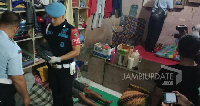 Petugas saat Razia LP Kelas II B Muara Bulian.