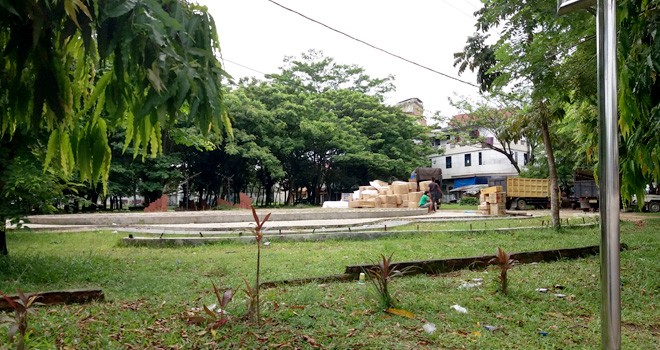 Taman Hijau Muarobungo yang diduga pembangunannya asal jadi.