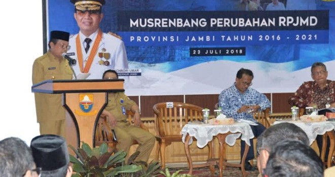 Pelaksana Tugas (Plt) Gubernur Jambi, Fachrori Umar dalam Musrenbang Perubahan RPJMD Provinsi Jambi 2016- 2021di Ruang Mayang Mangurai Bapedda Provinsi Jambi, Senin (23/7).