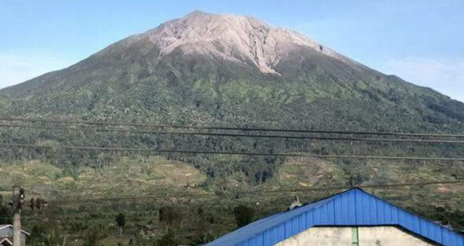 Terlihat di kaki gunung kerinci yang sudah gundul.