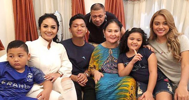Kebersamaan Aurel bersama Keluarga. Foto : Instagram