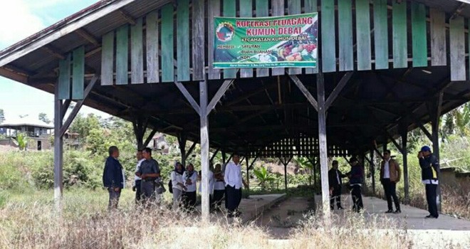 Terlihat dinas perindang sungai penuh saat melihat kondisi pasar RKE.