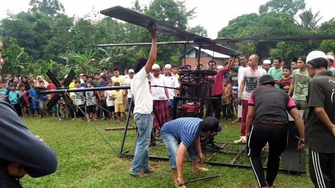 Helikopter Rakitan Hebohkan Warga Desa Muaro Panco Timur.