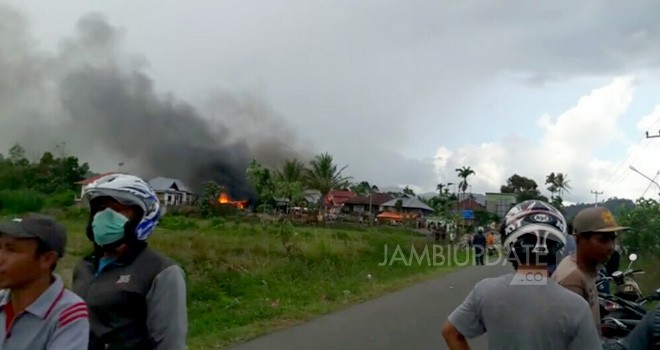 Bentrok Dua Desa di Kerinci.