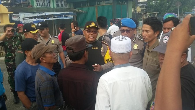 Kapolres saat di lokasi.