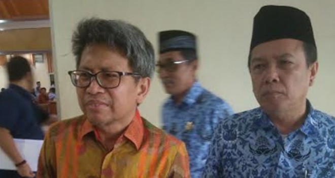 Dirjen Perimbangan Keuangan Kementerian Keuangan Drs Astera Primanto Bhakti M.Tax didampingi Syahirsyah.