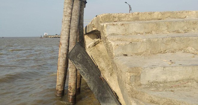 Tiang Dolphin WFC yang Patah.