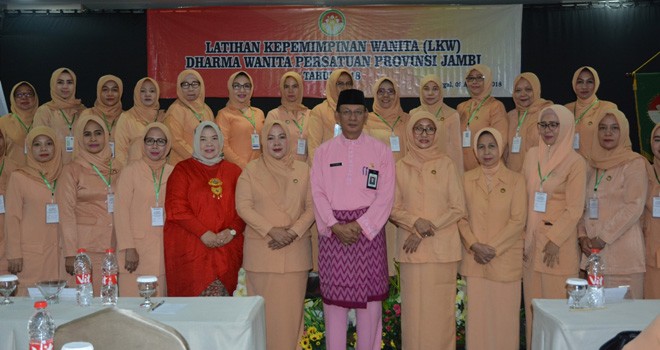 Pelatihan Kepemimpinan Wanita yang diselenggarakan oleh Dharma Wanita Persatuan Provinsi Jambi.