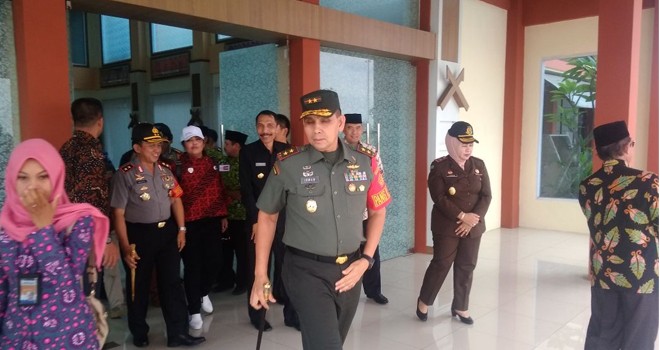 Suasana di Kedatangan VVIP Bandara Sultan Thaha Jambi.